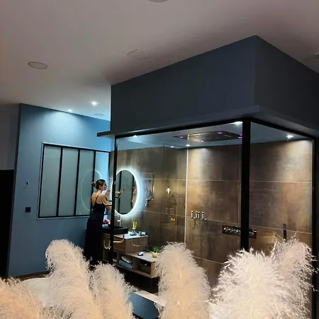 Love hotel Au Coeur Des Desirs Tetaigne